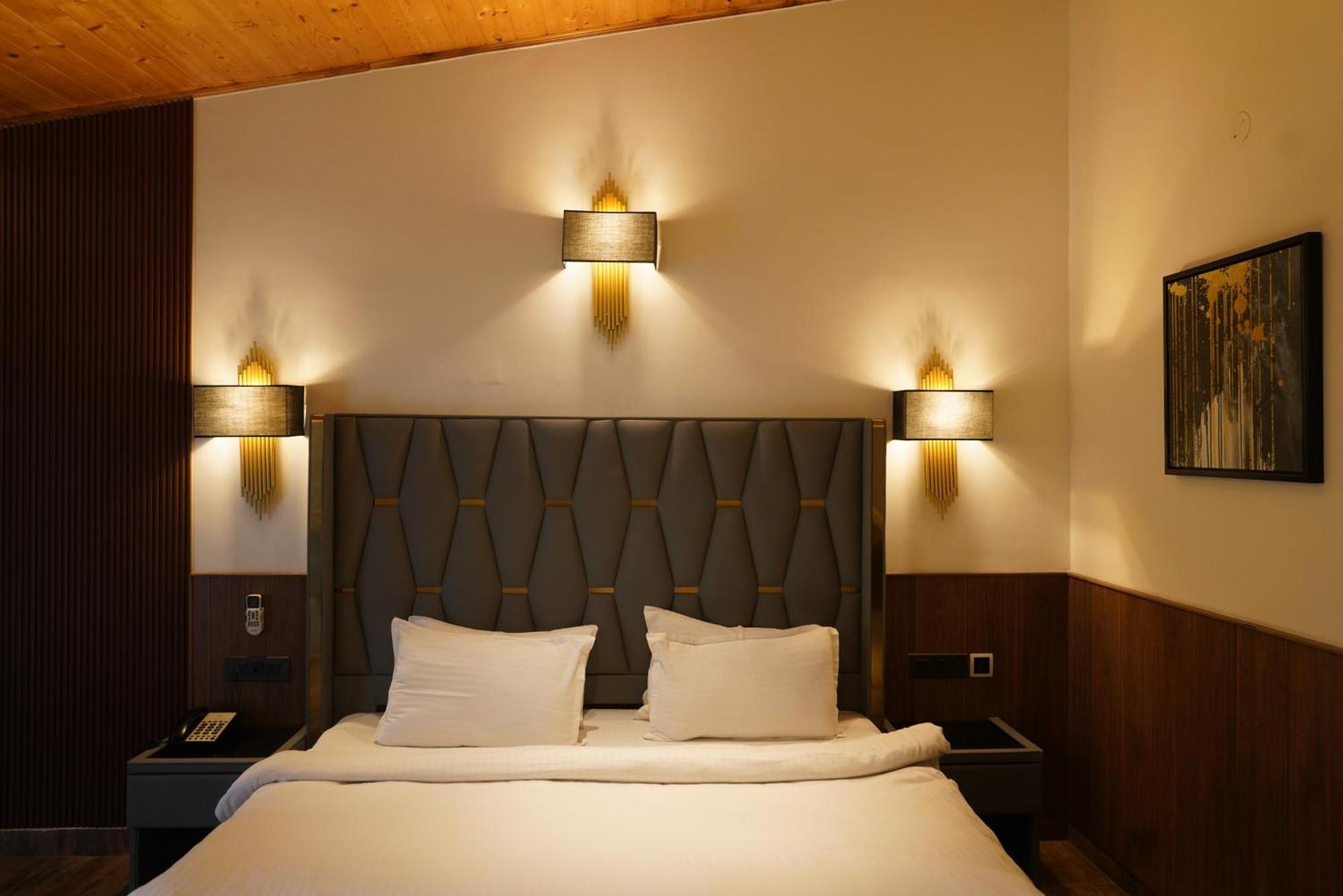 Kasauli Hills Resort Exterior photo