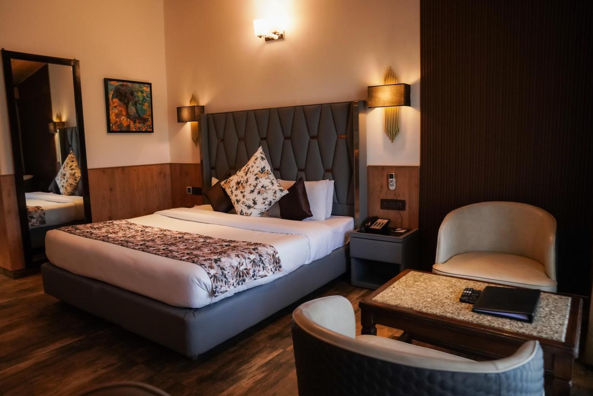 Kasauli Hills Resort Exterior photo